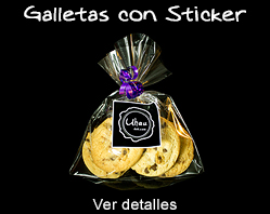 bolsa con galletas corporativas con logo y sticker de marca